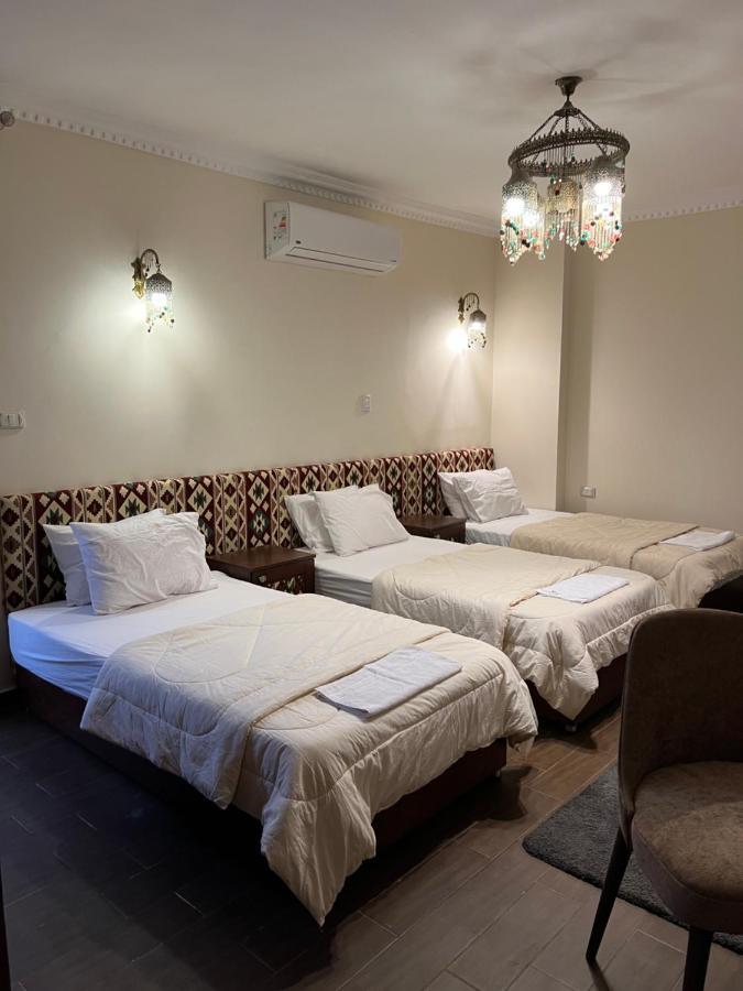 Bedouin Pyramids View Hotel Kafrat al Jabal Exterior photo