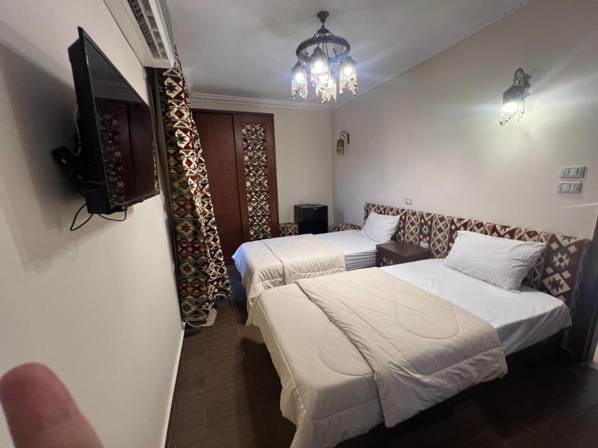 Bedouin Pyramids View Hotel Kafrat al Jabal Exterior photo