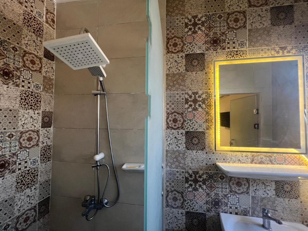 Bedouin Pyramids View Hotel Kafrat al Jabal Exterior photo