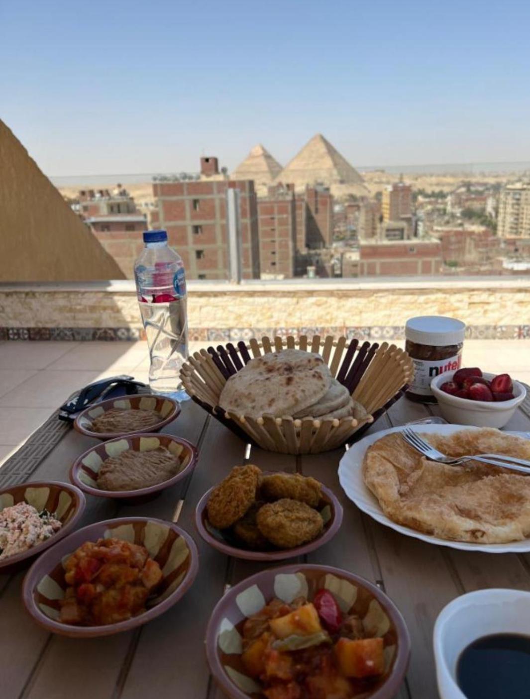 Bedouin Pyramids View Hotel Kafrat al Jabal Exterior photo